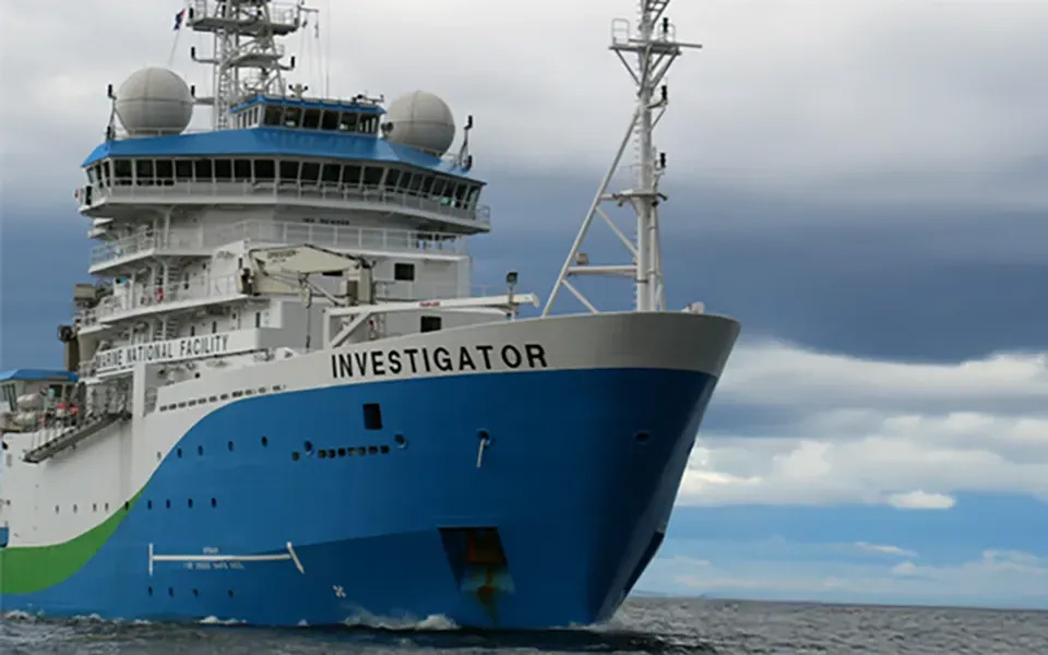 Photo of CSIRO research vessel in the ocean.