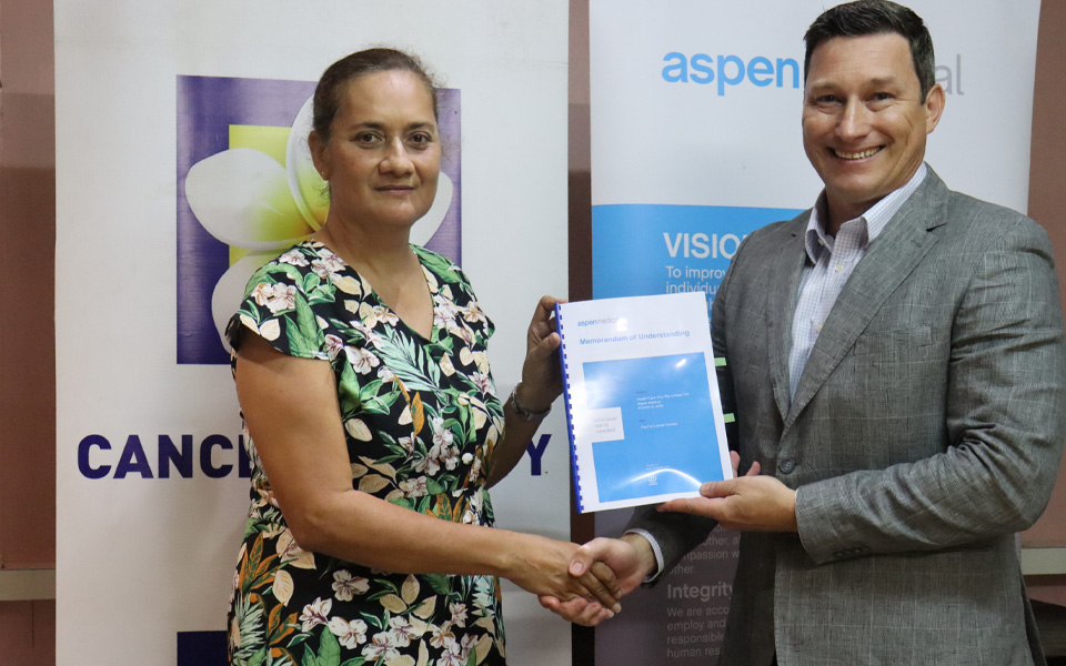 Photo of Fiji Cancer Society CEO Belinda Chan with Aspen Medical Fiji's CEO Gavin Whiteside.