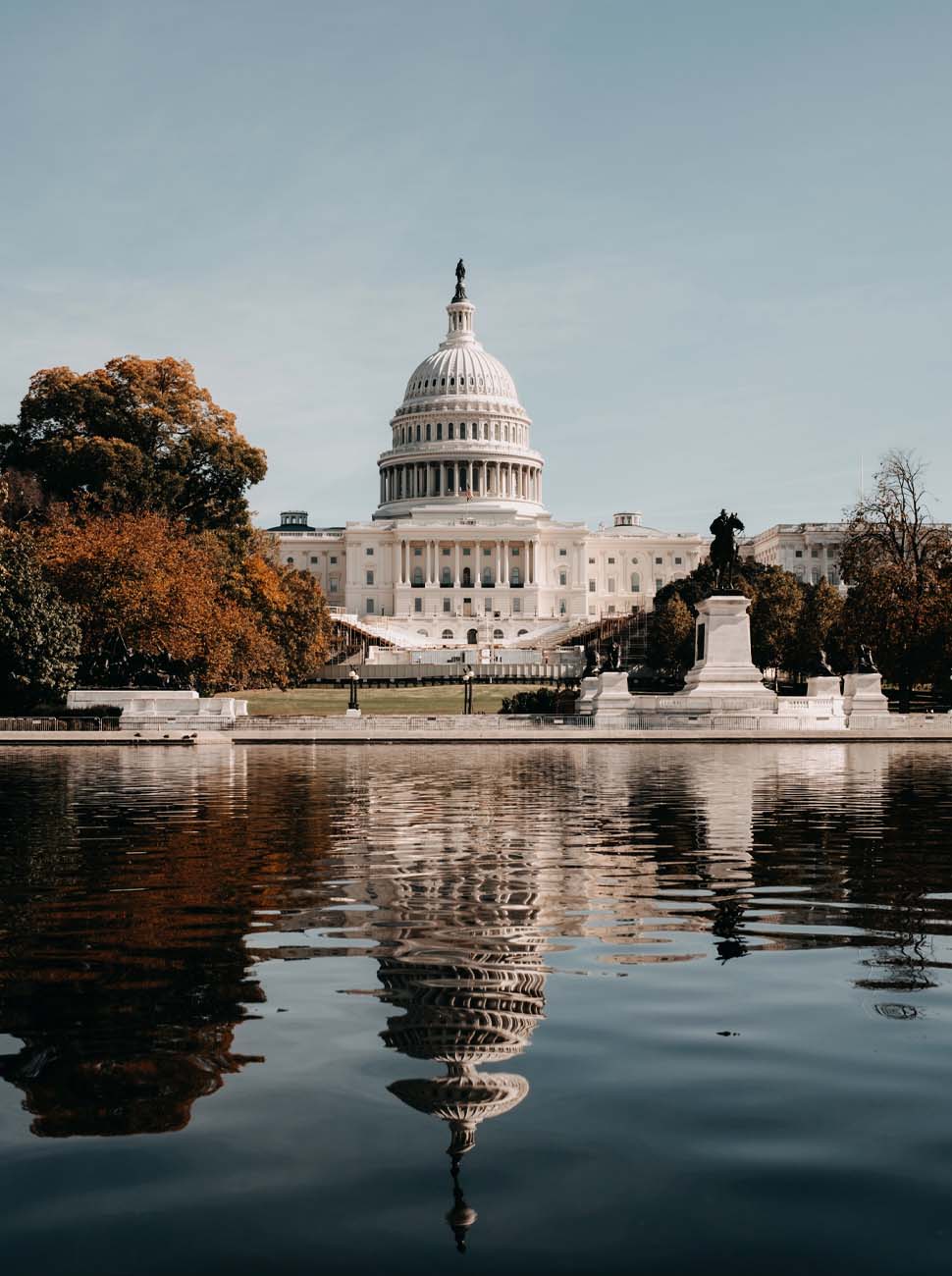 Photo shows the main government building in Washington DC.