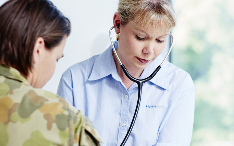 Image of an Aspen Medical clinician treating defence personnel.